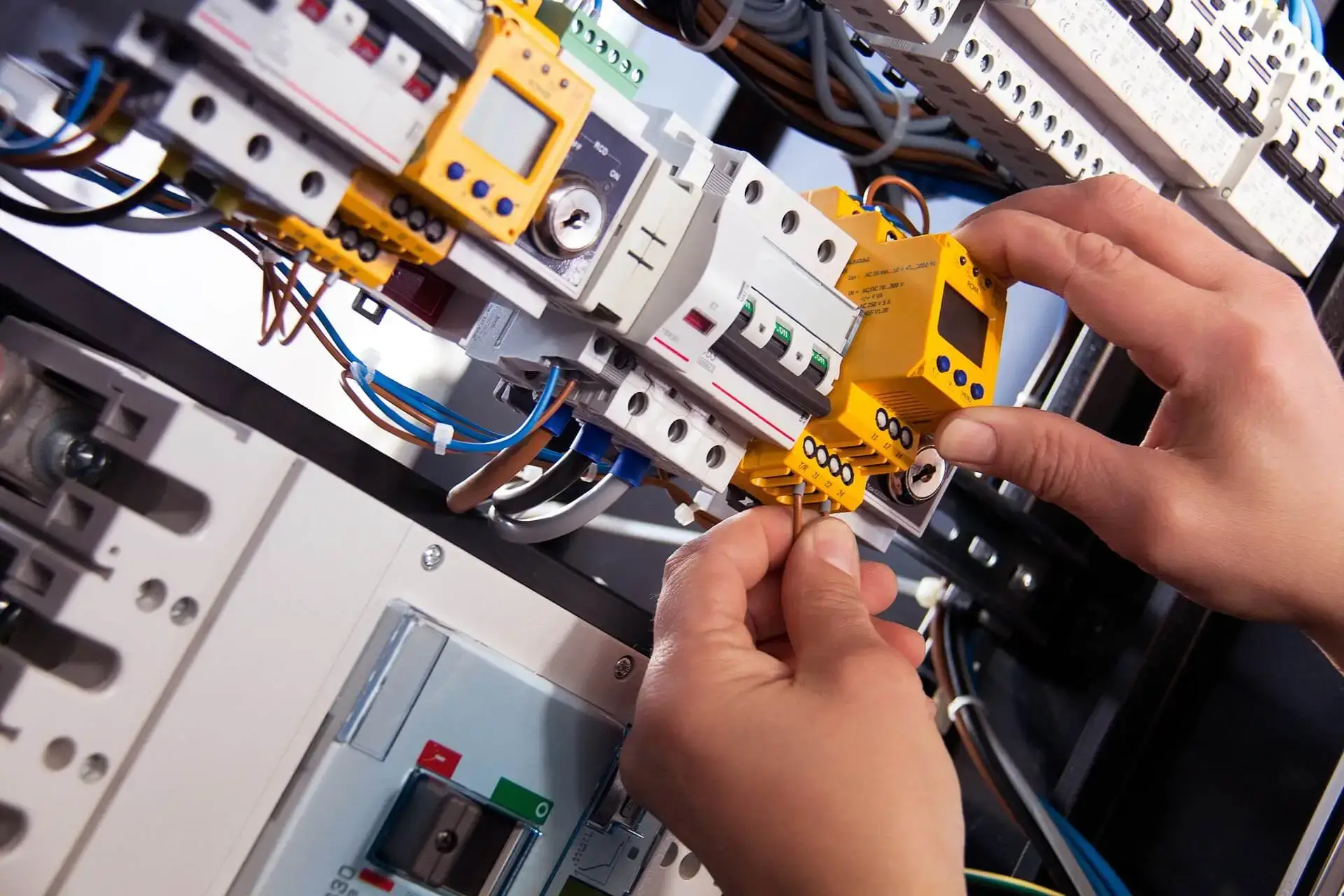 Certified electricians in Eltham