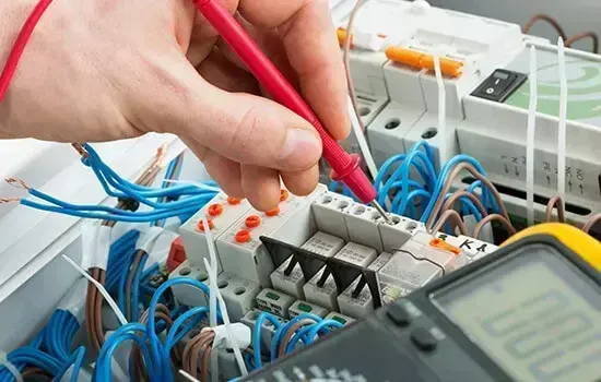 Professional electrician in Eltham